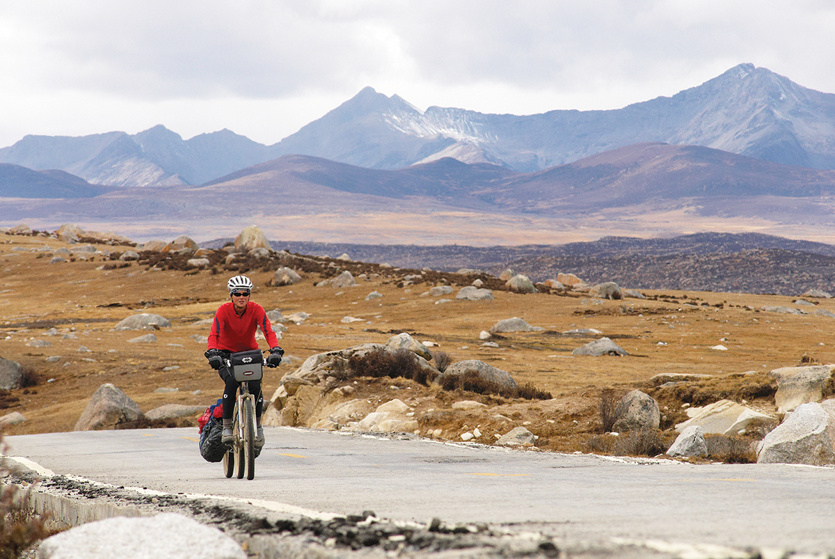 Cass Gilbert sticks to wide-angle perspectives for his cycling photography.